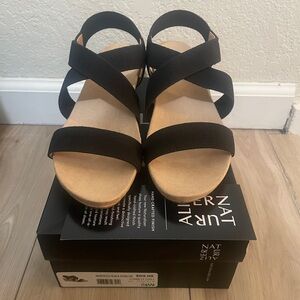 Naturalizer Women's Black Sandals size 8Wide